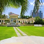 Chevron Renaissance Ocean View Apartments - Q Stay