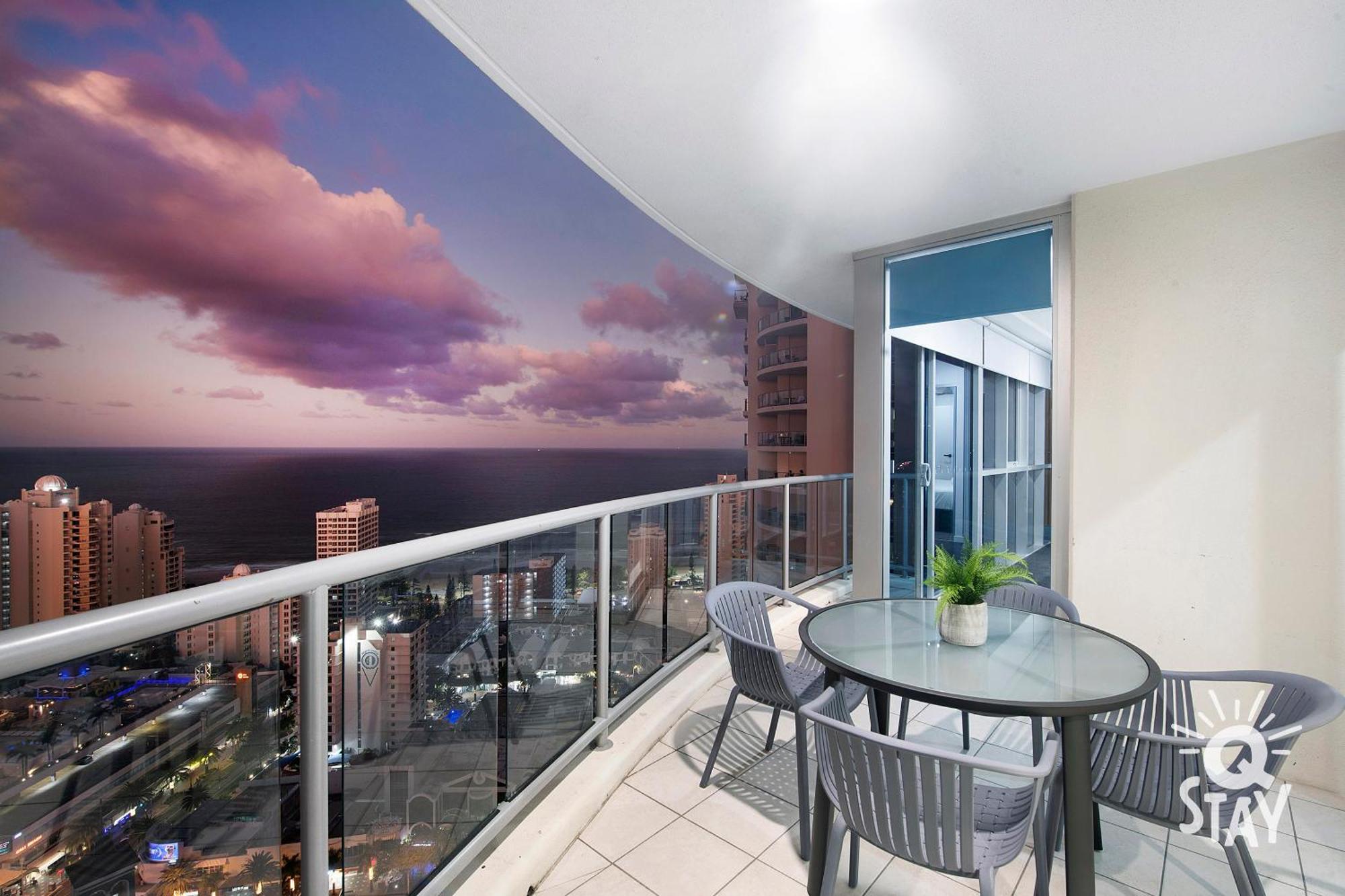 Chevron Renaissance Ocean View - Q Apartment