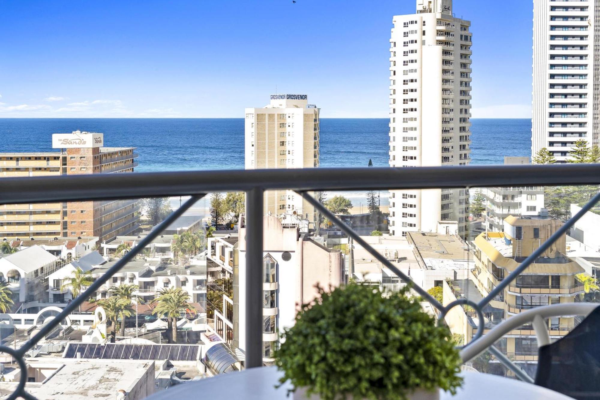 Chevron Renaissance Ocean View - Q Apartment Gold Coast
