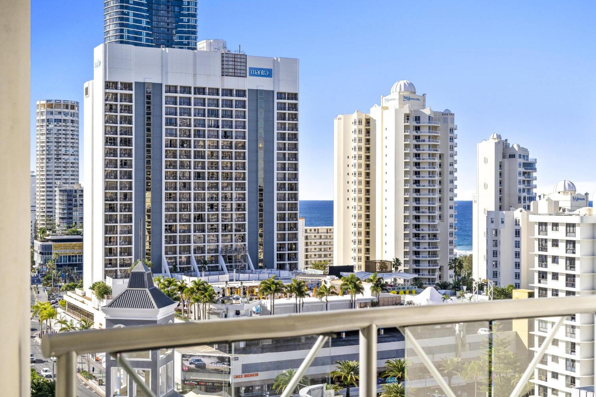 Chevron Renaissance Ocean View - Q Apartment